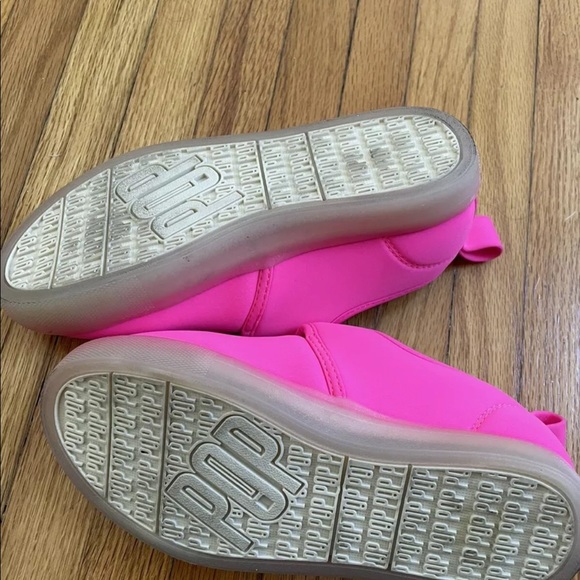 POP Sneakers - Picture 5 of 5